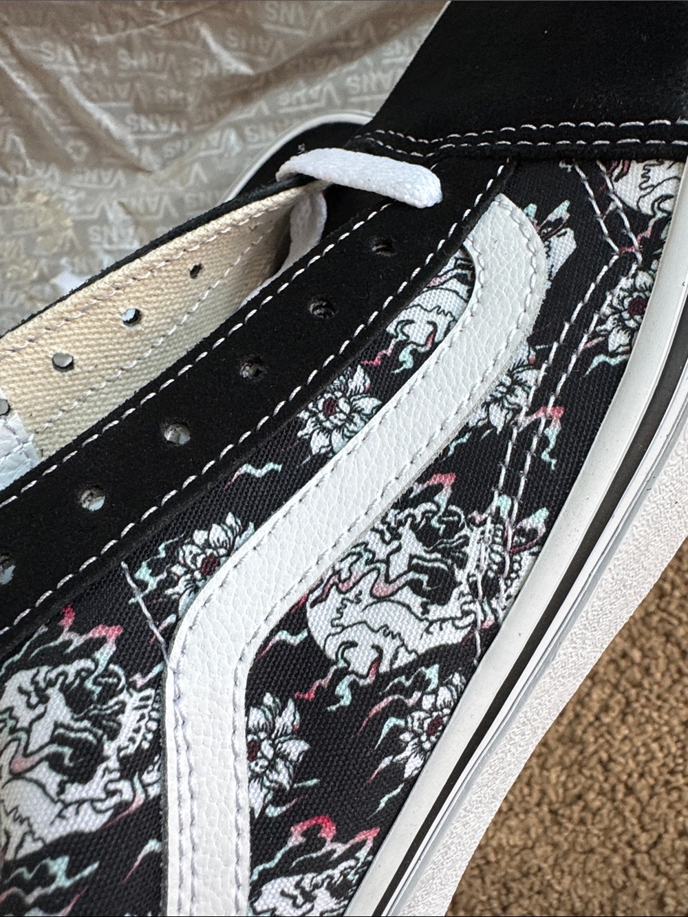 Women’s US 6.5 Vans Old Skool Black, White & Red Accent Skate Sneakers - Picture 6 of 7